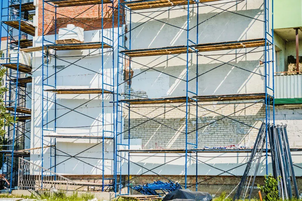 Skela montirana uz objekat